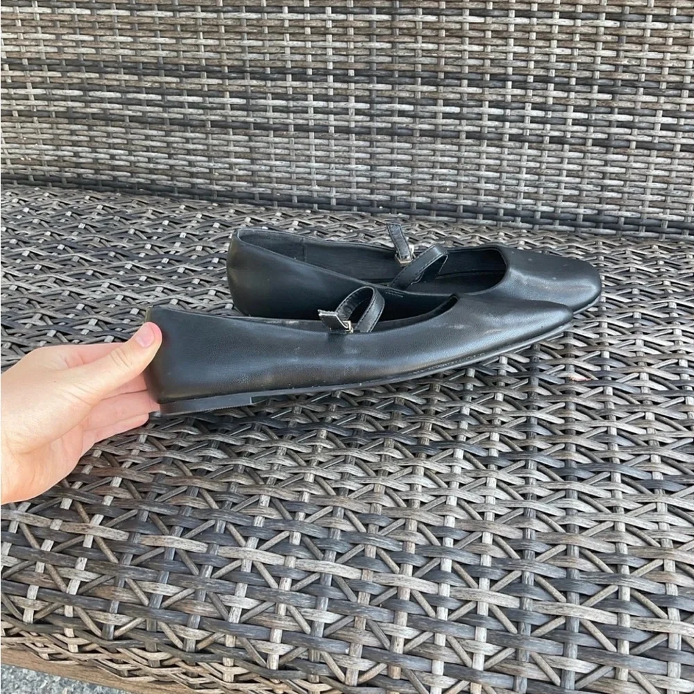 Women’s black h&m flats